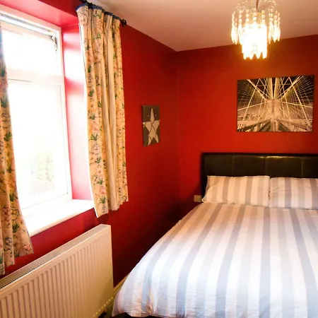 The Old Forge, Trafalgar Court Casa de Férias *